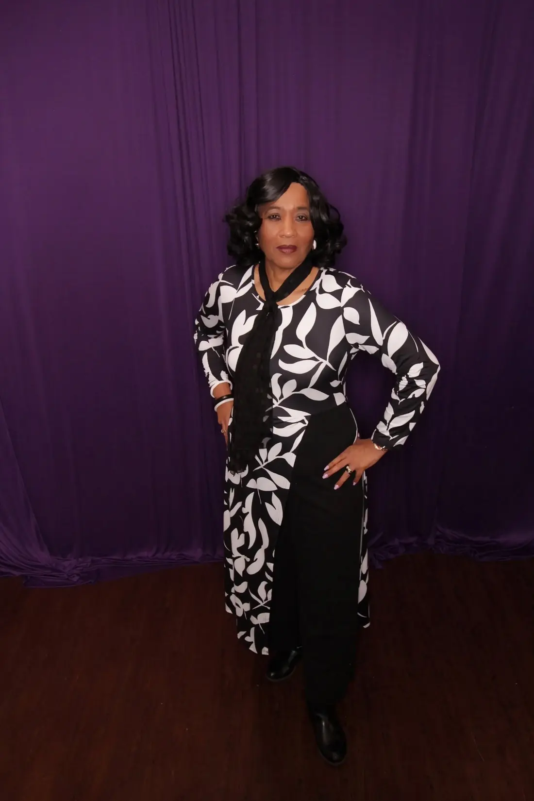 Elma in a black and white outfit on the talk show set